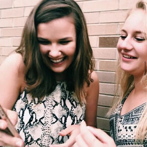 h e l l o • e v e r y o n e